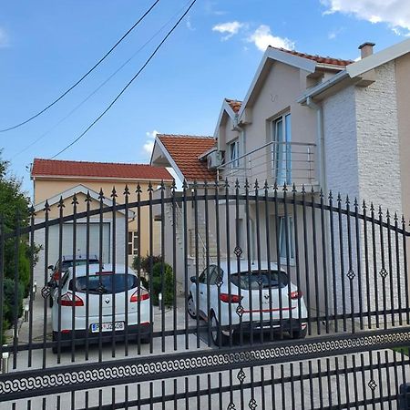 Apartman Tolosi 2 Podgorica Exteriör bild