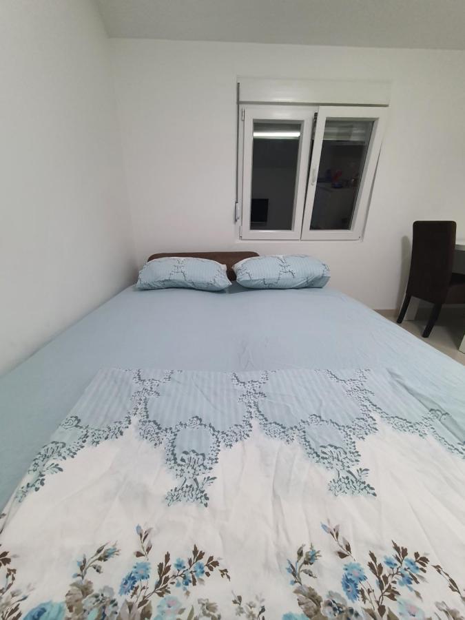 Apartman Tolosi 2 Podgorica Exteriör bild
