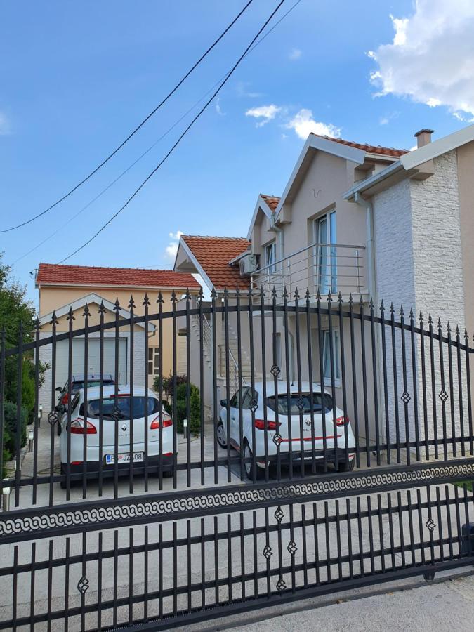 Apartman Tolosi 2 Podgorica Exteriör bild