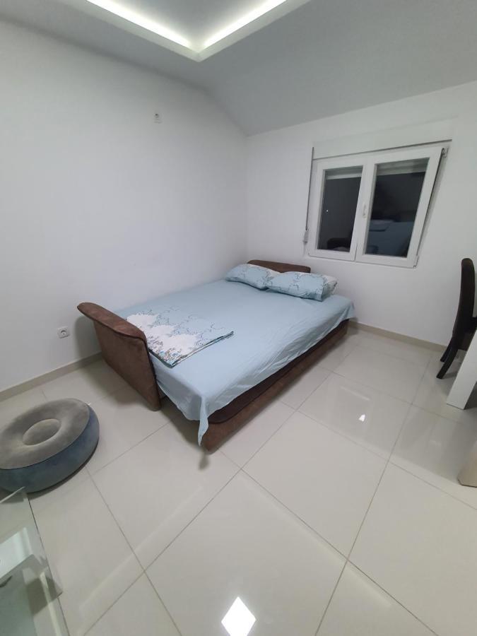 Apartman Tolosi 2 Podgorica Exteriör bild